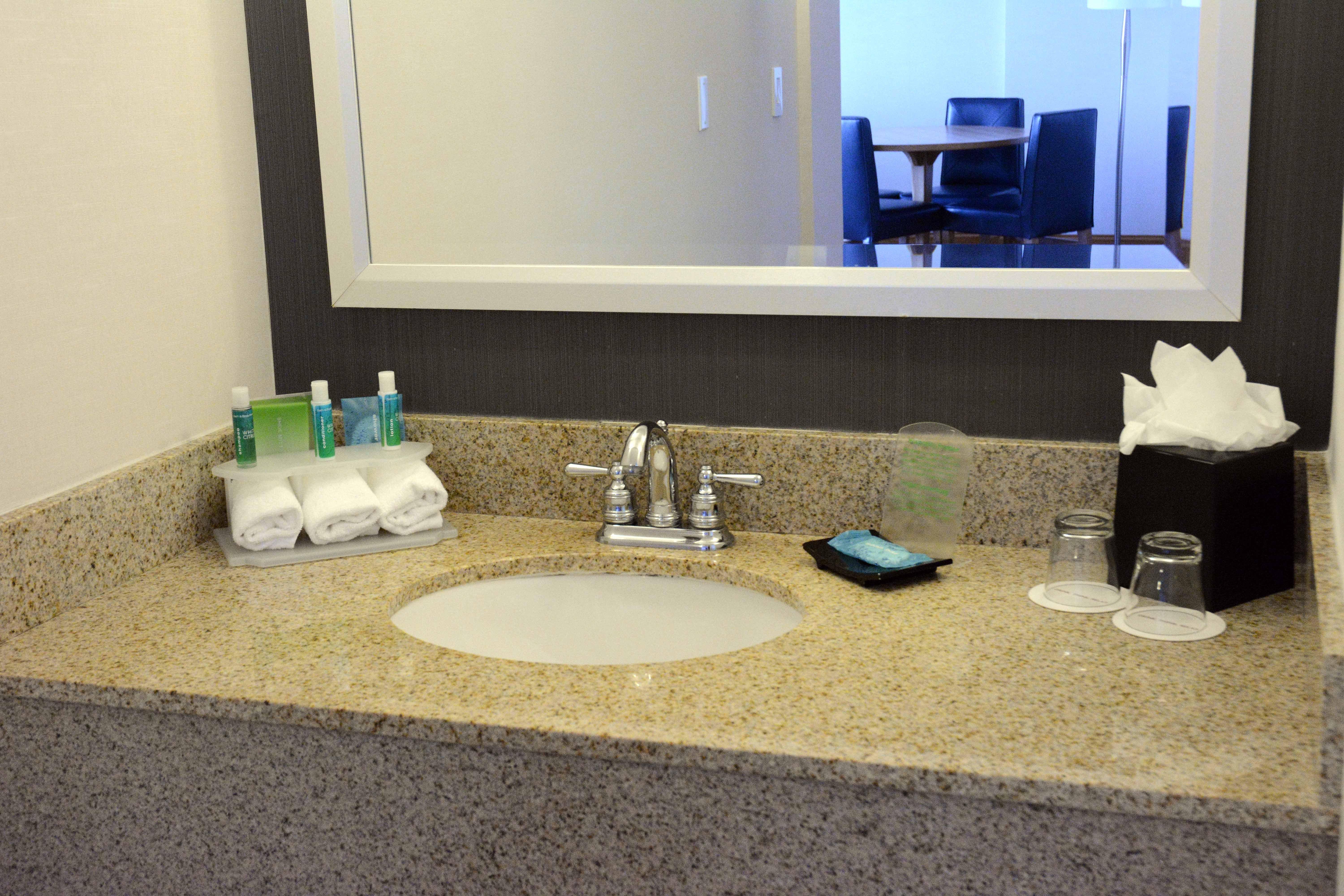 Holiday Inn Express Stamford, An Ihg Hotel Exteriör bild