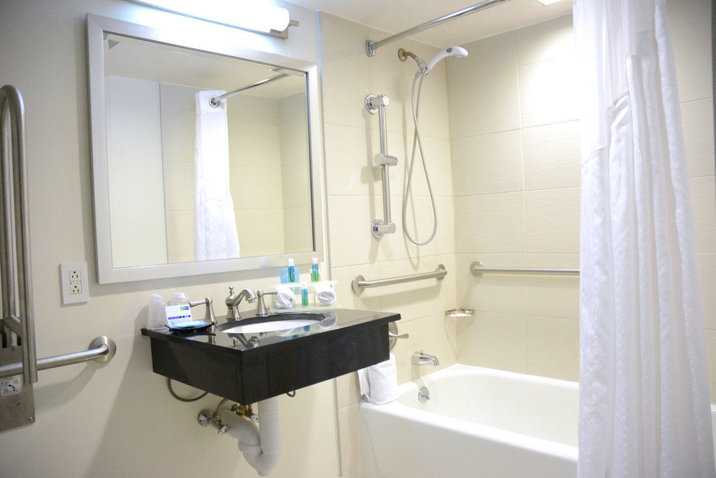 Holiday Inn Express Stamford, An Ihg Hotel Exteriör bild